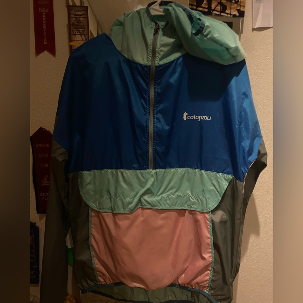 Cotopaxi wind breaker